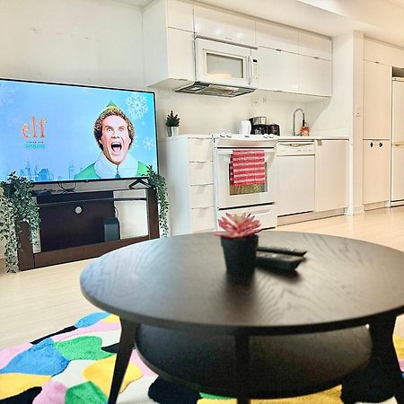 Lush Condo By Cntower - Free Parking Toronto Extérieur photo