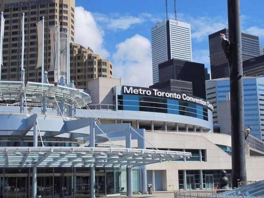 Lush Condo By Cntower - Free Parking Toronto Extérieur photo