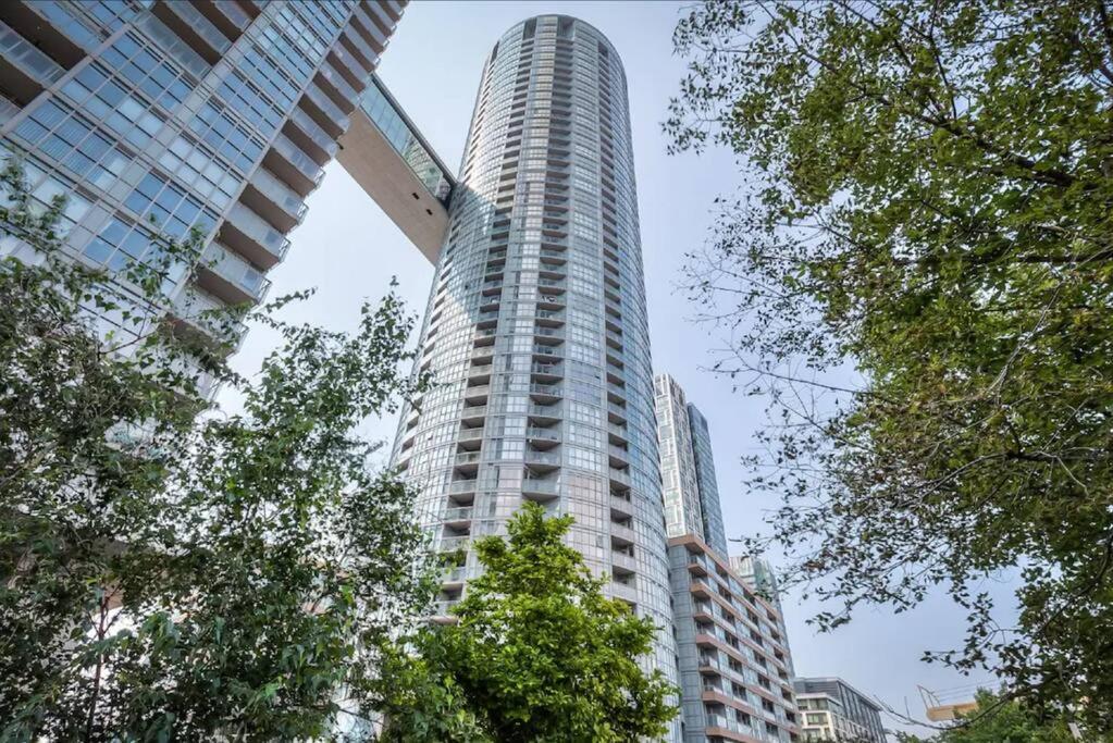 Lush Condo By Cntower - Free Parking Toronto Extérieur photo