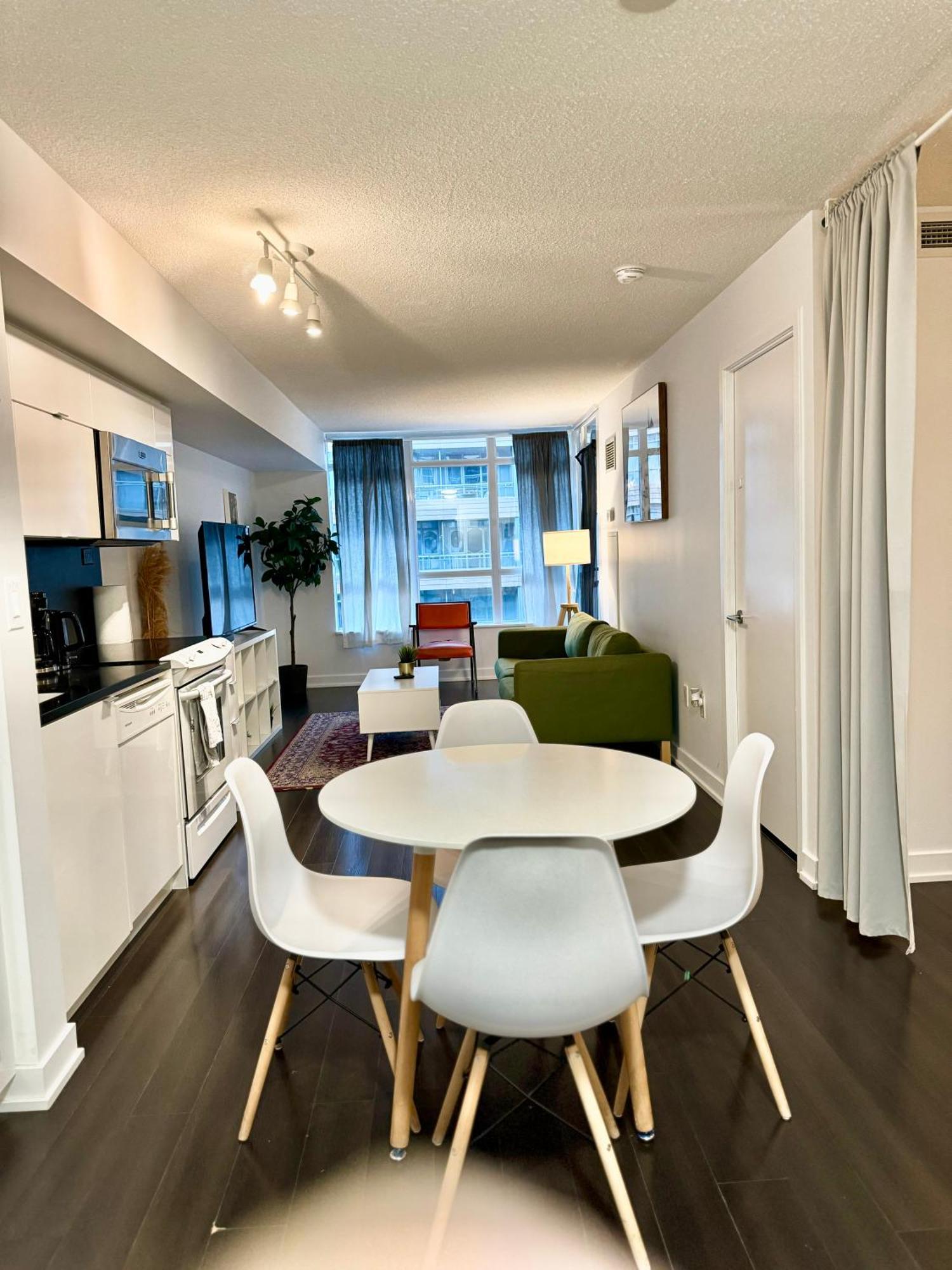 Lush Condo By Cntower - Free Parking Toronto Extérieur photo